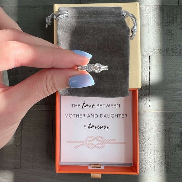 SQUARE KNOT RING - Picture 3 of 9